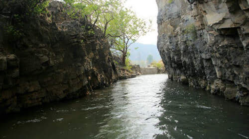 拒马河溶洞漂流