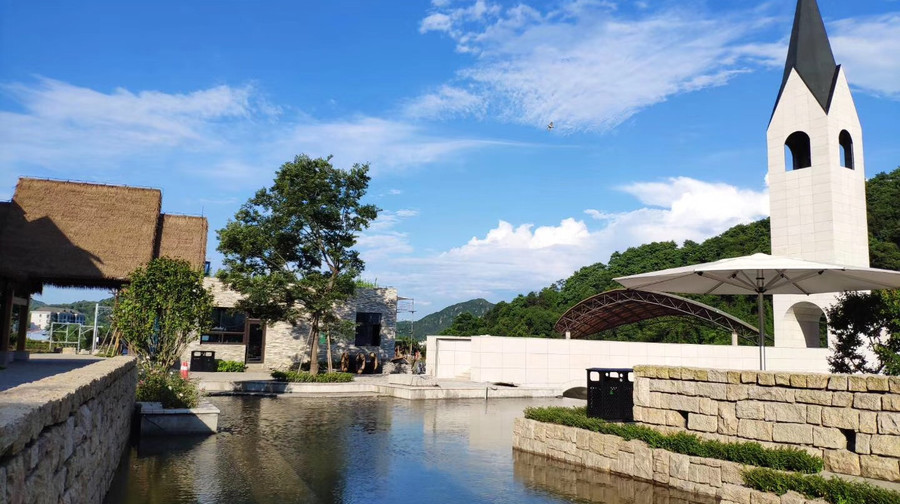 半山伴水度假村