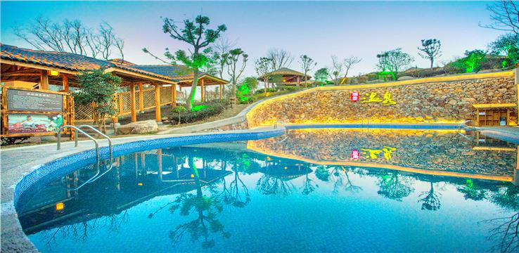 丽景温泉开放时间:1/1-12/31 周五-周六 13:00-22:00;1/1-12/31 周一