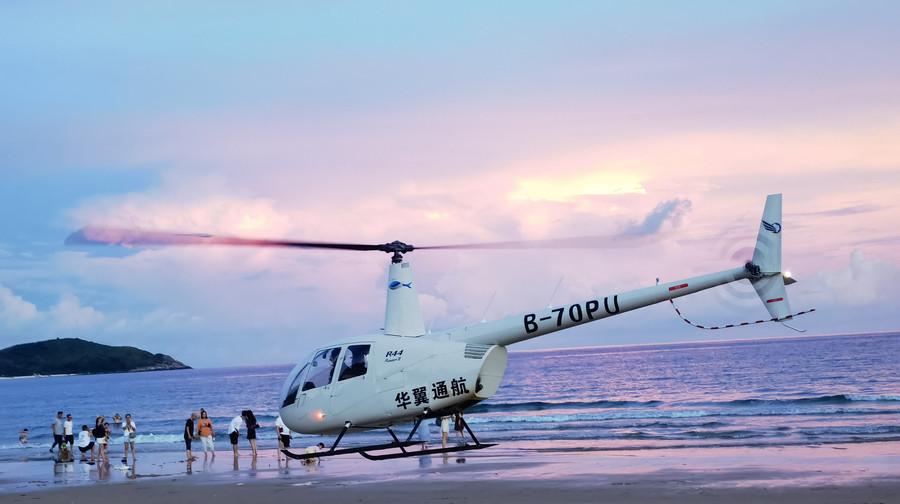 海傍水乡直升机图片