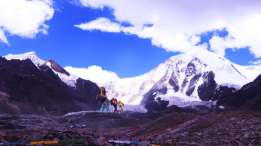 西藏琼穆岗日一日游【达人带队|轻徒步|探秘境桑岩洞 |转山转湖神山祈福】